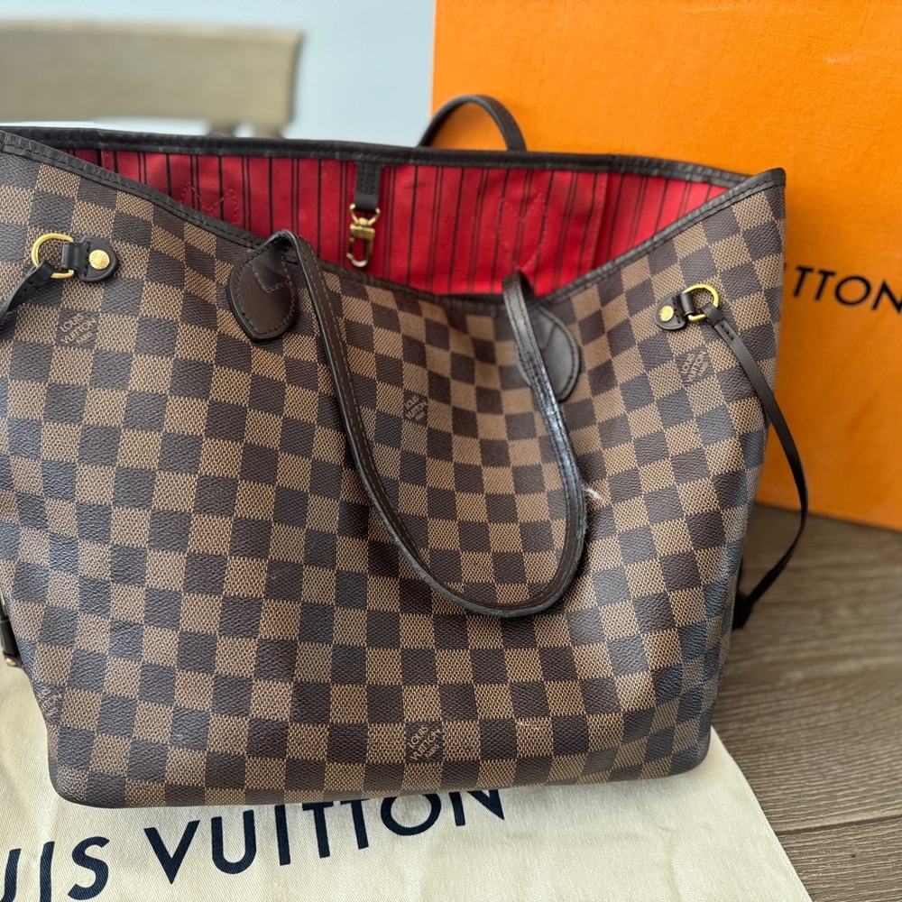 Louis Vuitton Red Striped Interior - Picture 7 of 7
